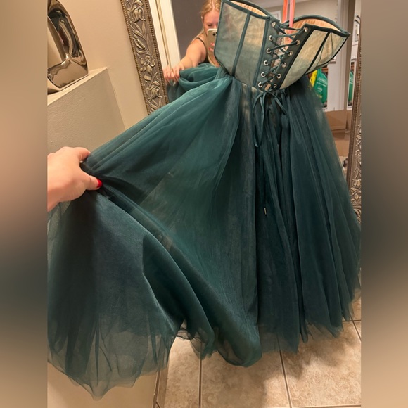 Emerald Green Strapless Puffy Midi Dress - Picture 7 of 11